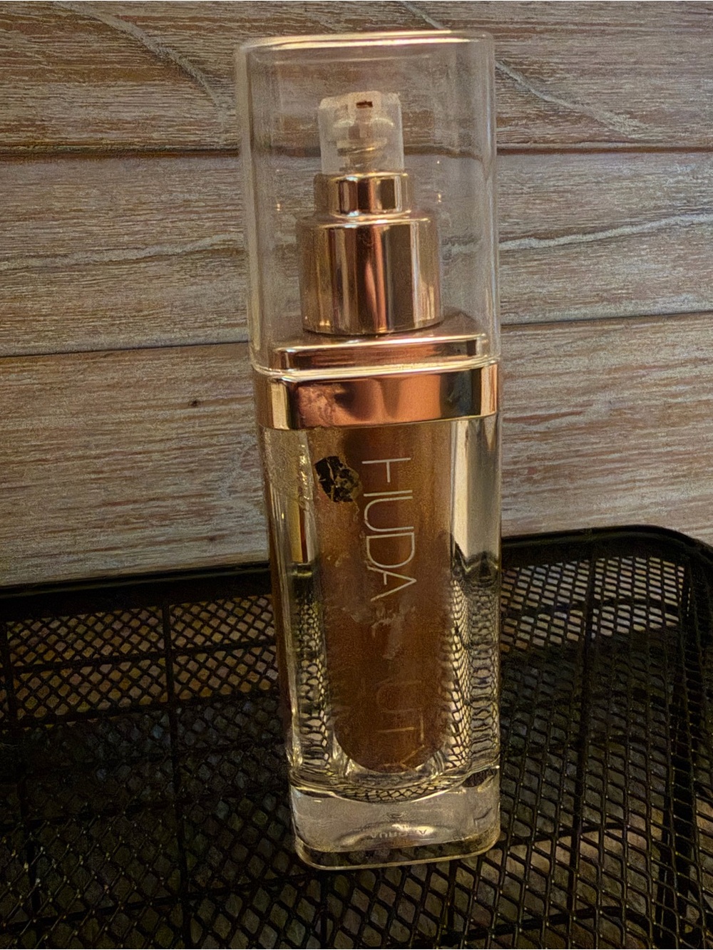 HUDA BEAUTY Liquid Foundation - Rose Gold Bottle